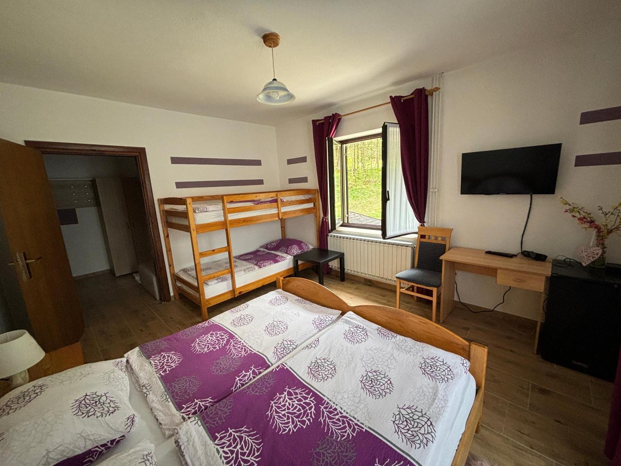 Guest House Kmecki Hram Fortuna Idrija Exterior photo